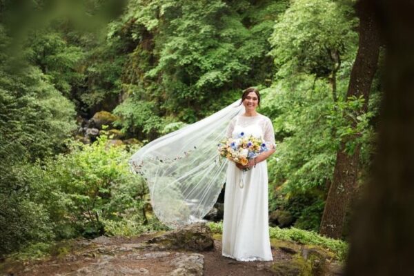 Embroidered flower wedding veil