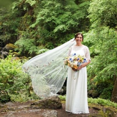 Embroidered flower wedding veil